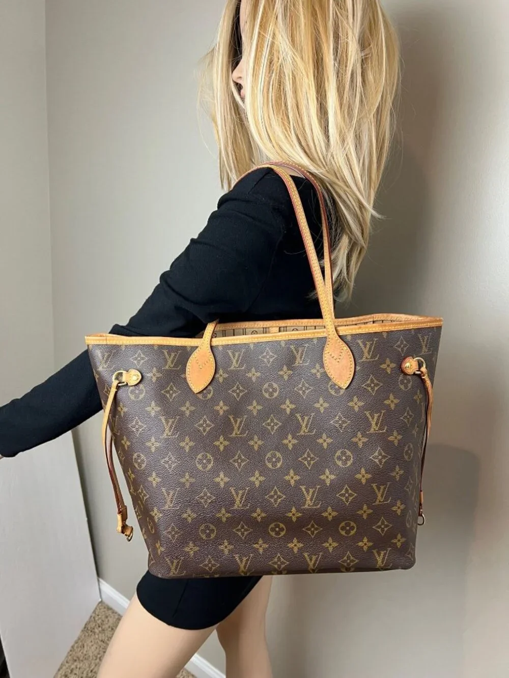 Louis Vuitton Neverfull MM Monogram Canvas Tote Bag